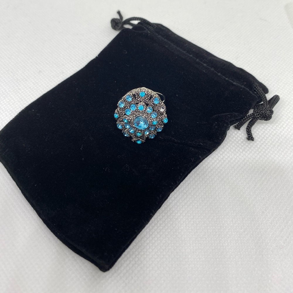 Vintage Sparkly Blue & Clear Stone Silver Band Statement Costume Cocktail Ring - Picture 9 of 9